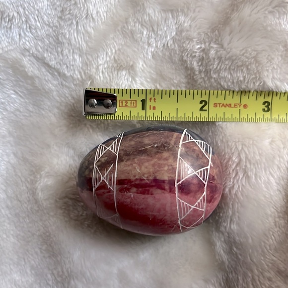 AFRICAN HAND CARVED ETCH DESIGN DECORATIVE STONE EGG FROM KENYA 🇰🇪 - Picture 8 of 9